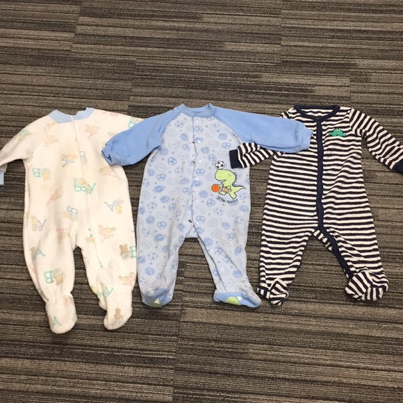 9month one-piece pajama bundle. 5- pairs - Picture 3 of 4